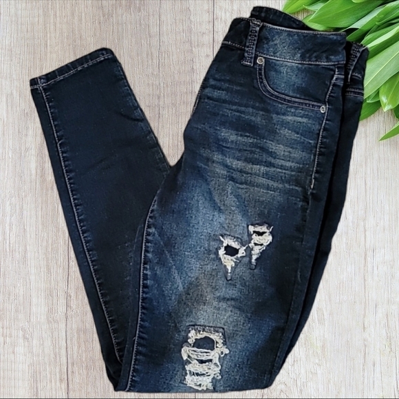 MAURICES Dark Wash Distressed Jeans size Medium Regular - Picture 6 of 9